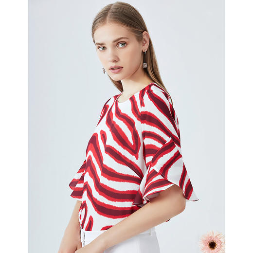 EITIE爱特爱修身显瘦百搭印花舒适荷叶边袖口小上衣B2013430 商品图4