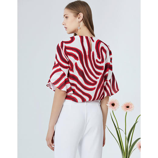 EITIE爱特爱修身显瘦百搭印花舒适荷叶边袖口小上衣B2013430 商品图3