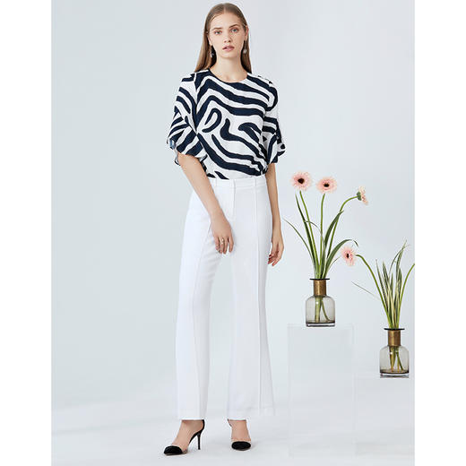 EITIE爱特爱修身显瘦百搭印花舒适荷叶边袖口小上衣B2013430 商品图6