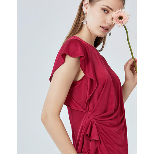 EITIE爱特爱夏季时尚洋气不对称捏褶设计小上衣女B2013436 商品图4