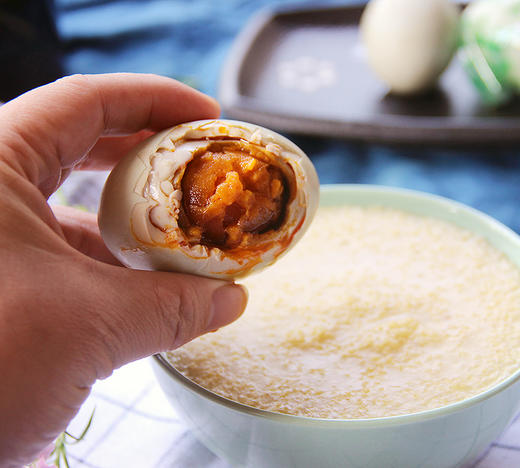 2025微山湖轻盐传统裹泥腌制咸鸭蛋家庭装礼盒20枚 商品图3