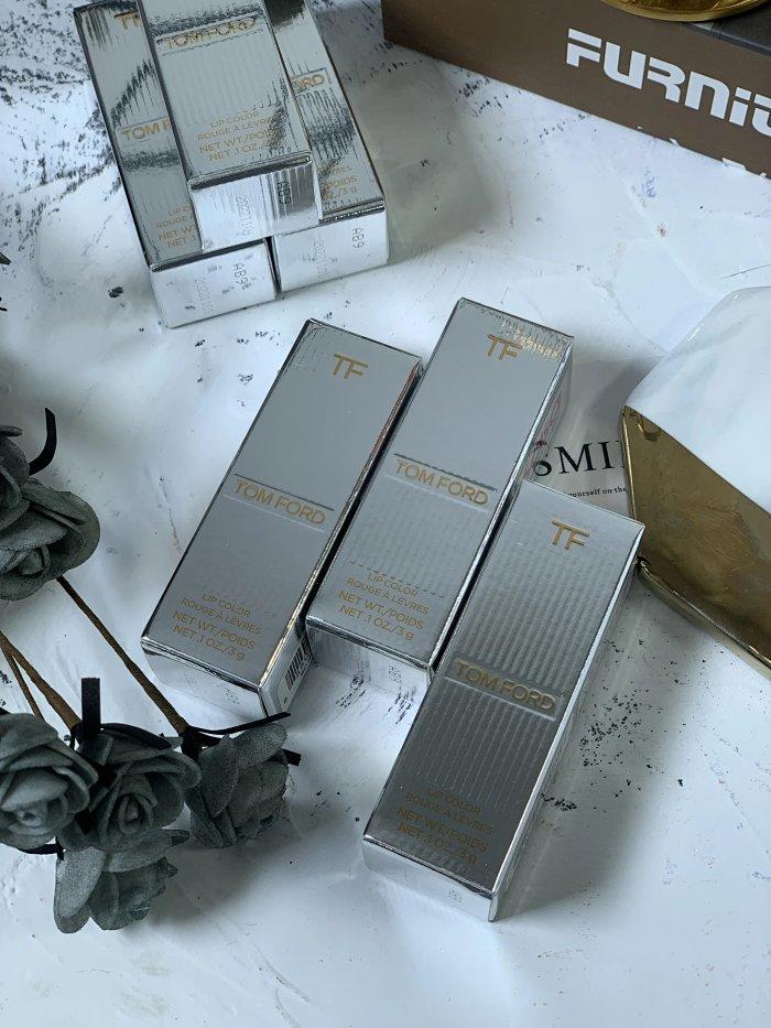 d061619夏季新款简约时尚银色管身女士口红