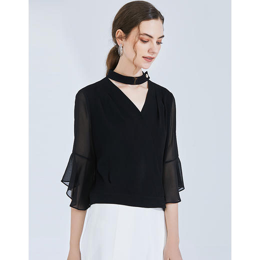 EITIE爱特爱女装夏季V领挂脖镂空时尚喇叭袖雪纺衫小上衣5913610 商品图3