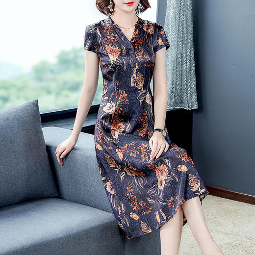 JJ-7632新款夏装宽松V领时尚气质印花中长裙 商品图0