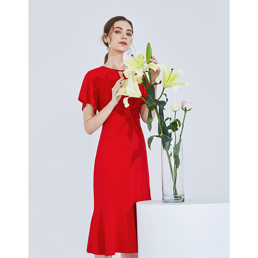 EITIE爱特爱女装夏季新品镂空小V领显瘦荷叶边时尚连衣裙长款5907677 商品图4