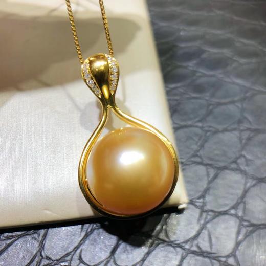 1415mm浓金色南洋金珠吊坠18k金钻石镶嵌正圆极强光泽微微瑕经典简约