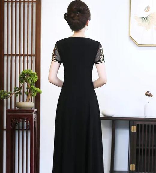 CM-92449阔太太高贵中长款纯色连衣裙 商品图2