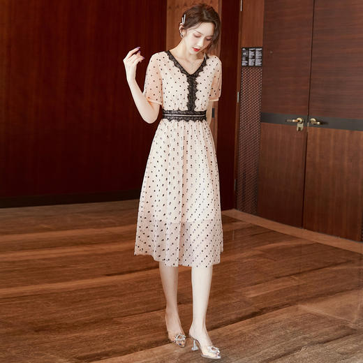 积分沫晗依美夏季新品透明薄纱v领蕾丝女士连衣裙