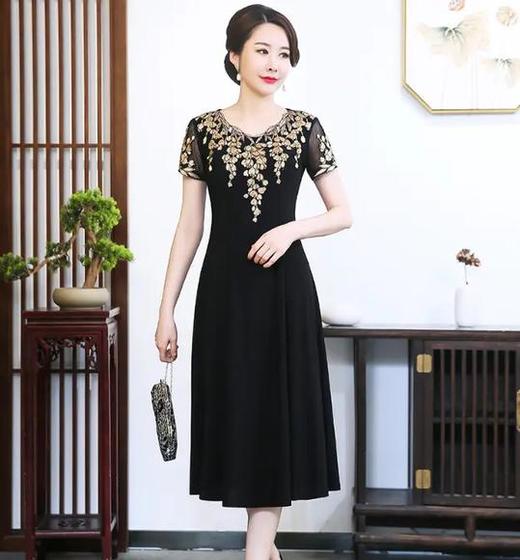 CM-92449阔太太高贵中长款纯色连衣裙 商品图1