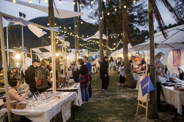 现场还有创意市集与特色小吃 让大家在这里也可以拥有烟火