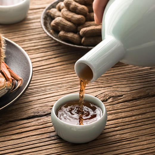 六月雨滴青瓷水滴瓶15年黄酒原浆