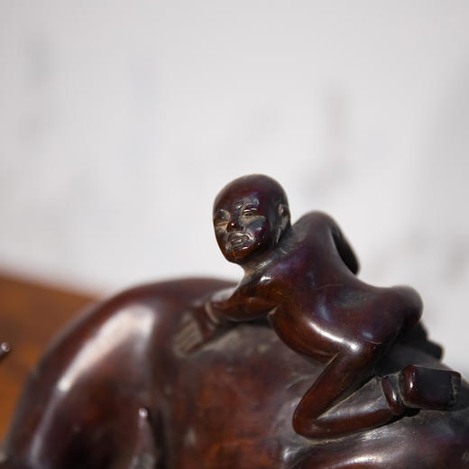 清代  龙眼木雕牧童老牛摆件 商品图3