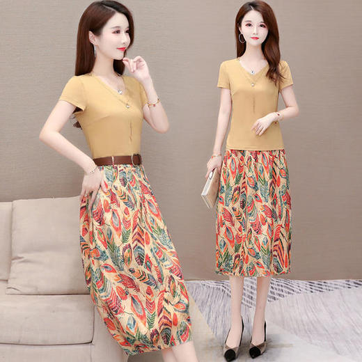 YW-HSY-I2A676气质减龄，修身短袖T恤印花半身裙两件套 商品图3
