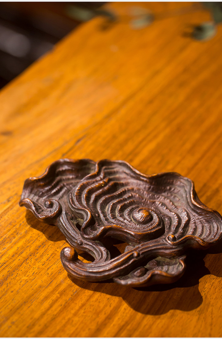 清代檀香木灵芝纹香盘