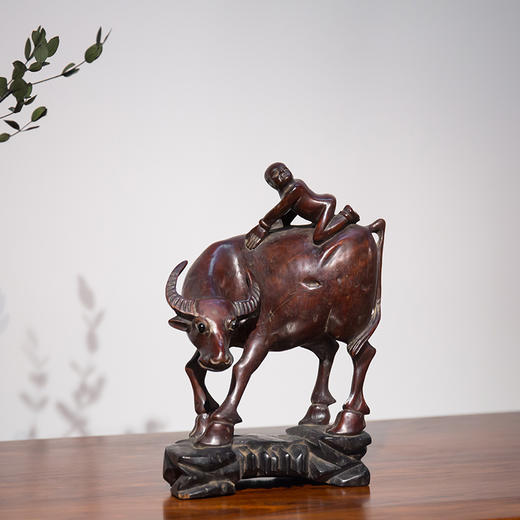 清代  龙眼木雕牧童老牛摆件 商品图1