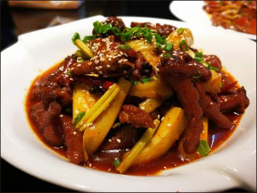 招牌菜~香辣年糕烧鸡爪（较辣，改不了辣度）（配料：鸡爪，年糕） 商品图0