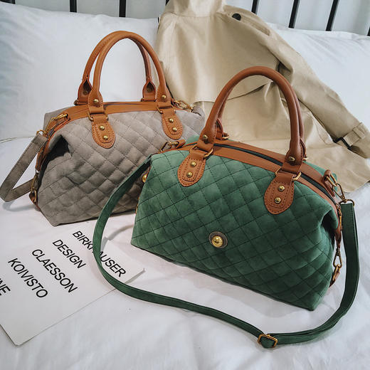 时尚菱格波士顿枕头包货号b1963