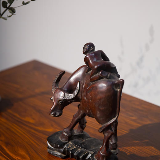 清代  龙眼木雕牧童老牛摆件 商品图4