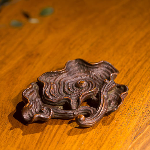 清代檀香木灵芝纹香盘