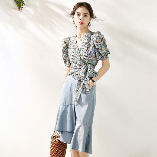 WLZD-2005204法式小众复古碎花绑带上衣+牛仔半身裙两件套装 商品图0