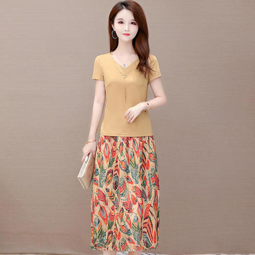 YW-HSY-I2A676气质减龄，修身短袖T恤印花半身裙两件套 商品图2