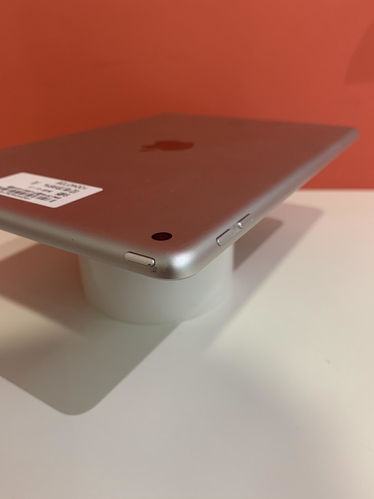 二手9新 ipad第6代2018款国行a1893 32g银色