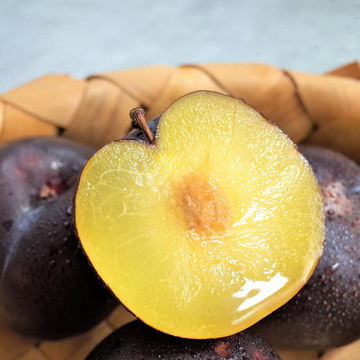 紫黑诱惑陕西黑布林酸甜可口鲜嫩多汁带皮吃的黑布林口口惊艳