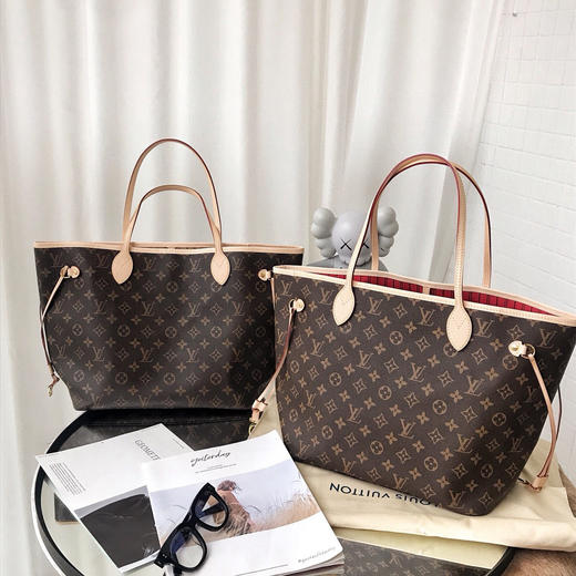 lv neverfull 大号购物袋 两种内里颜色可选 无论什么季节都是非常