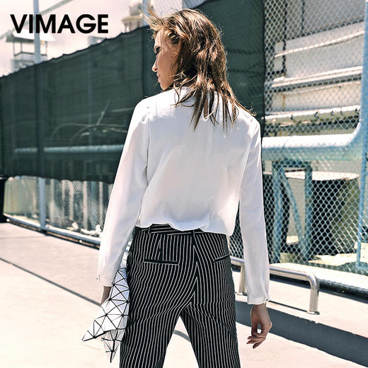 VIMAGE纬漫纪女上衣宽松百搭白色圆领长袖雪纺衫女V309095 商品图2