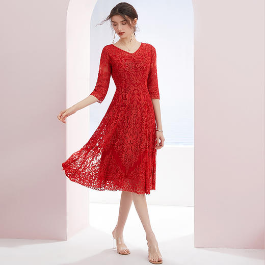 （VIP福利 性价比超高！售完下架！ 不退不换）红色重工金丝金线刺绣V领透视收腰显瘦连衣裙 商品图1