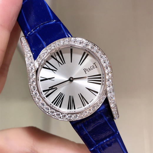 伯爵69罗马假日piagetlimelight系列腕表以其独特的造型引领着时尚界