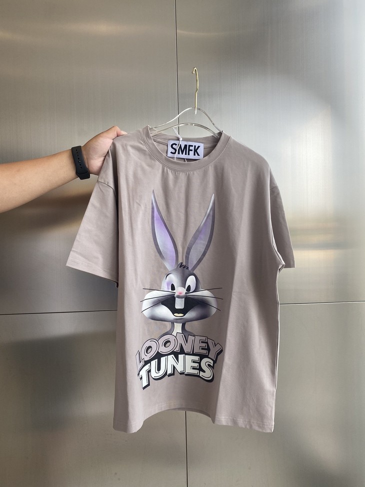 点此购买smfk男女款兔八哥印花短袖t恤曾149367