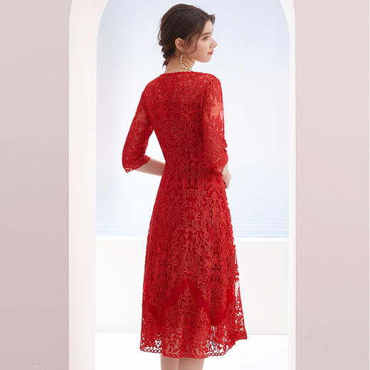 （VIP福利 性价比超高！售完下架！ 不退不换）红色重工金丝金线刺绣V领透视收腰显瘦连衣裙 商品图4