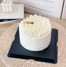 蛋糕 淡淡椰香·椰子奶油（为造型稳定，外层奶油需用到食品级塑料围边包裹）
