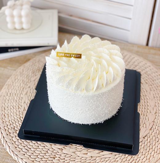 蛋糕 淡淡椰香·椰子奶油（为造型稳定，外层奶油需用到食品级塑料围边包裹） 商品图0
