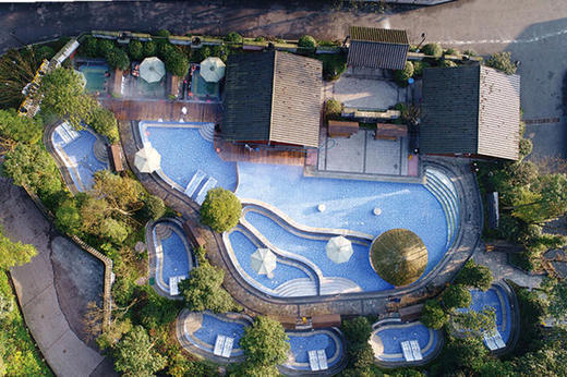 【日期可指定】周末不加价！288元起去峨眉山泡资格的温泉！源头大酒店高级房1晚+双早+双温泉 商品图0