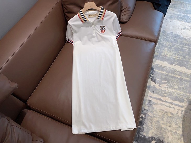 点此购买巴宝莉女款修身polo连衣裙热149559