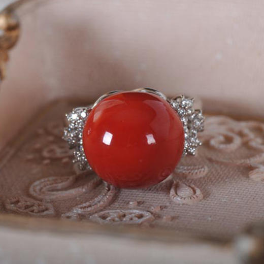 铂金镶钻珊瑚戒指 商品图0