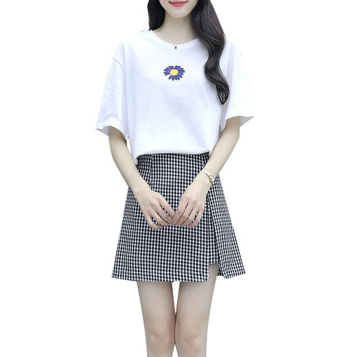 LN-N1-129-A-9618实拍2020新款小雏菊修身显瘦时尚两件套 商品图4