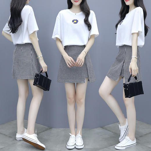 LN-N1-129-A-9618实拍2020新款小雏菊修身显瘦时尚两件套 商品图1