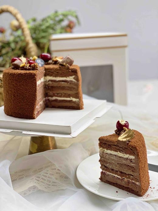 创意多层黑森林，传统黑森林的升级版，内在法芙娜巧克力碰撞上樱桃果茸夹心，完美的搭配经得起各种口味的挑剔 商品图3