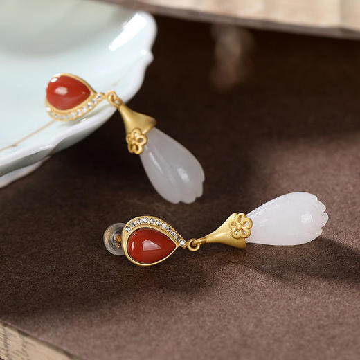 CW118-S925和田玉白玉南红个性玉兰花梅花耳钉 商品图2