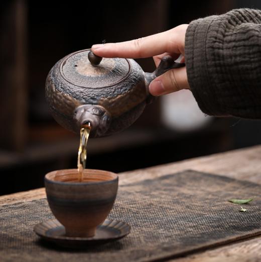 【茶壶】枯木侧把壶 新中式粗陶手工复古陶瓷功夫茶具单壶鎏金铁釉茶壶 商品图2