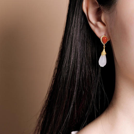 CW118-S925和田玉白玉南红个性玉兰花梅花耳钉 商品图3