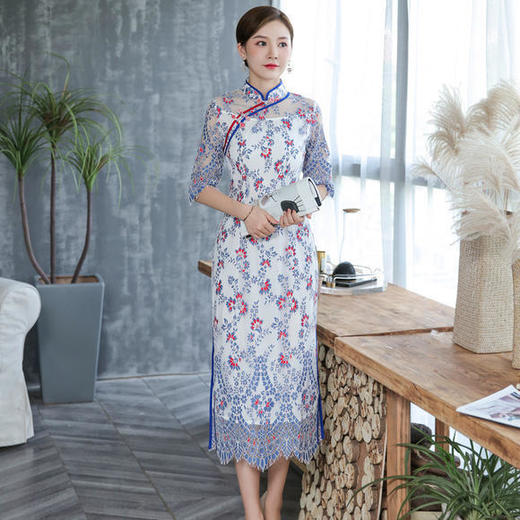 ZSM-200420复古修身，中长款喇叭袖毛边蕾丝网纱绣花旗袍 商品图0