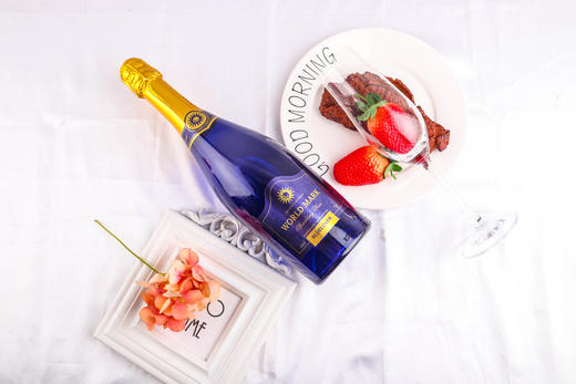 【西班牙】世界印记蓝色妖姬起泡葡萄酒/750ml