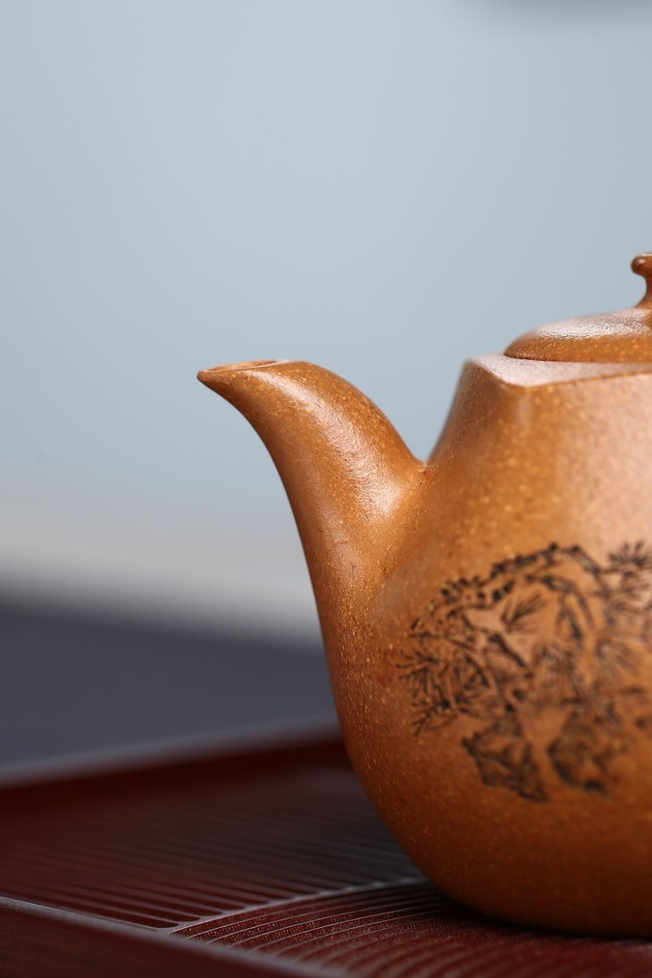 太极壶泥料葵黄老段容量300cc作者张国伟国工