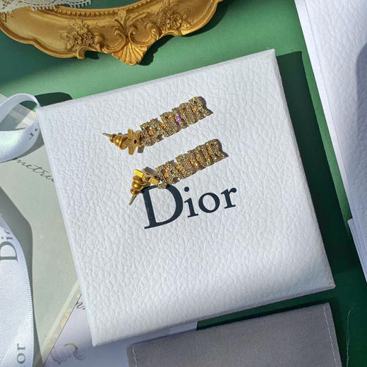 一眼爱上迪奥dior字母复古款长链条耳环吊坠