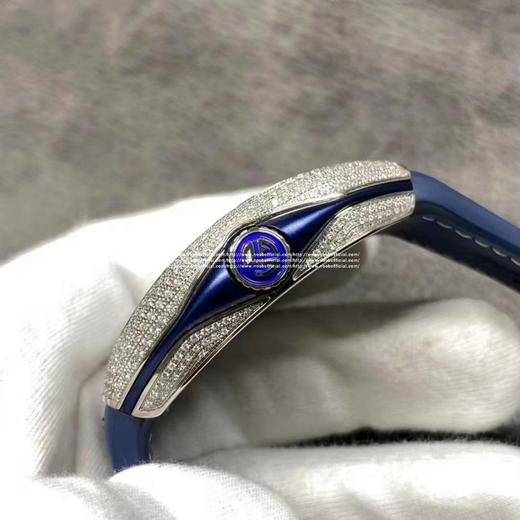 （升级）ZF蔚蓝之作—— 法兰克，法穆兰MEN'S COLLECTION系列V45游艇腕表优雅蓝色魅影 扬帆展航！ 【精彩细节】 1.腕表尺寸45毫米。微弧式枕型表壳优雅贴手，表壳由内外八个配件组合一 商品图4