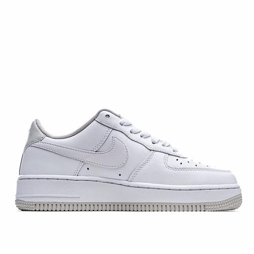 ✨Nike Air Force 1'07 2 空军一号经典款运动板鞋 整体以白色为基调，浅灰色后后跟框架，整体风格简洁高街 商品图0